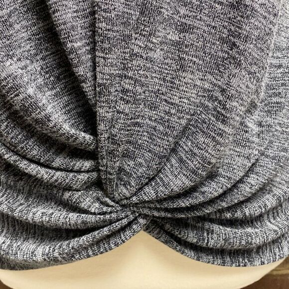 Rain Black & White Knot Front Faux Fur Sleeve Top Size Large NWT - Picture 3 of 6